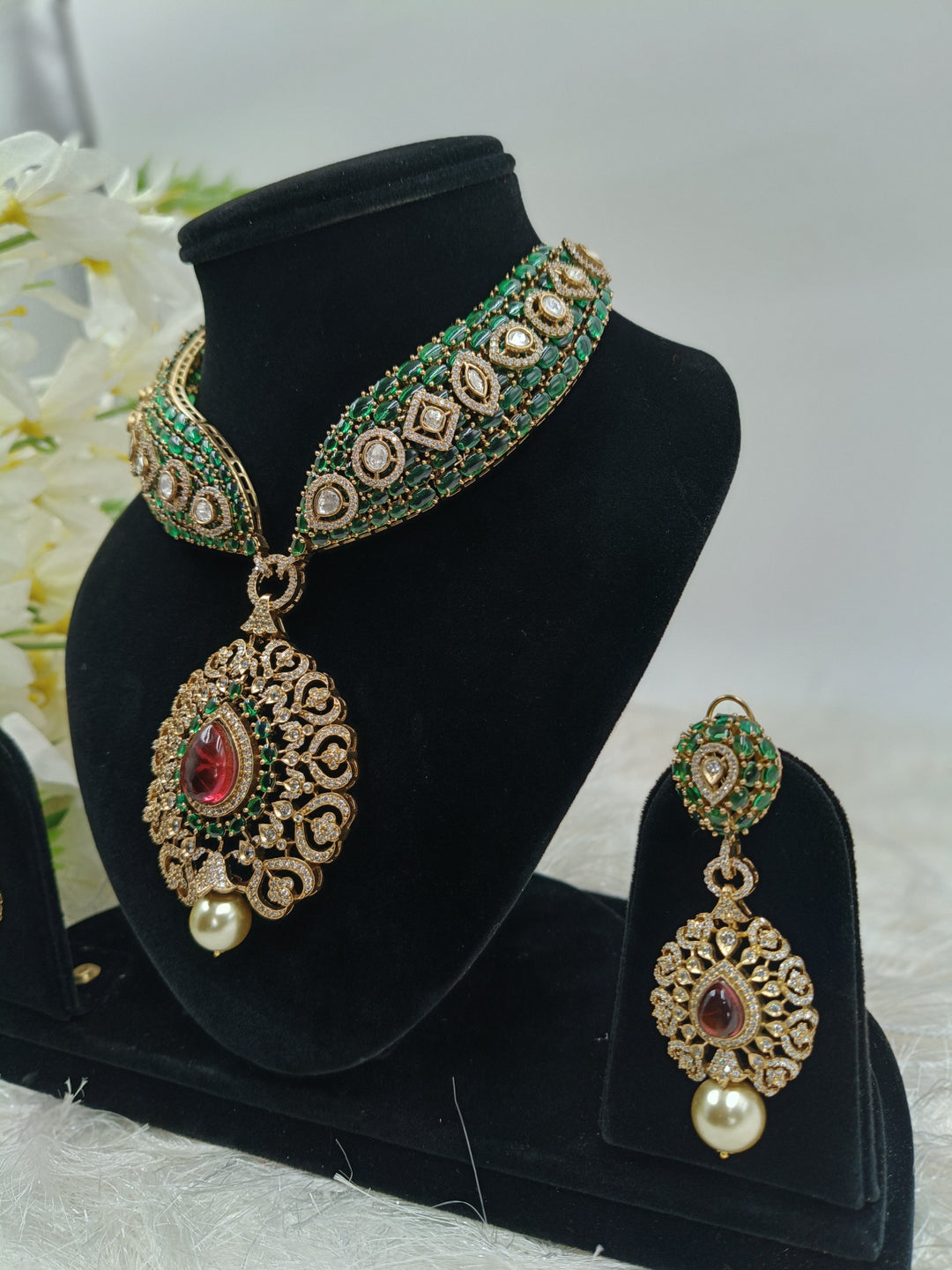 Shanaya Kundan Necklace Set