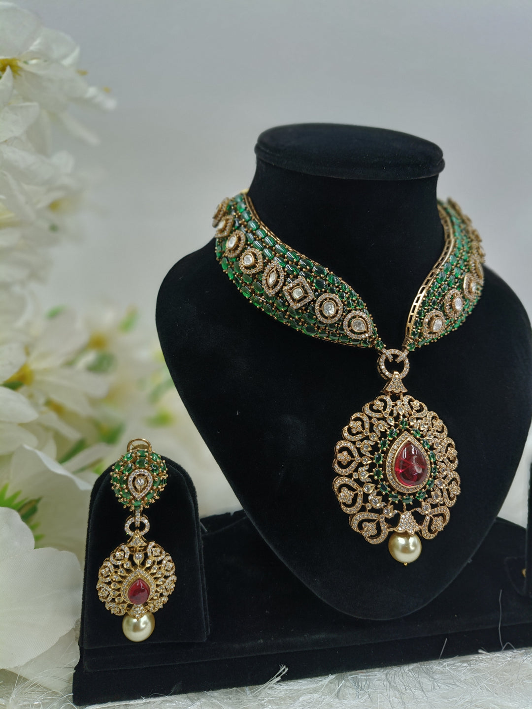 Shanaya Kundan Necklace Set