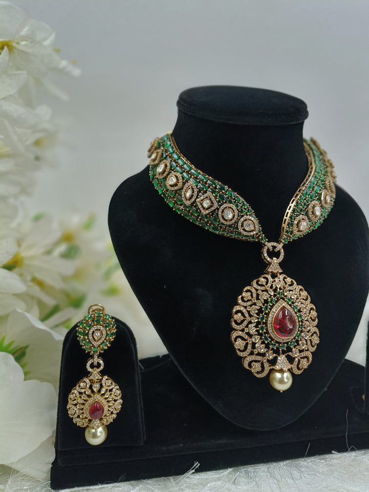 Shanaya Kundan Necklace Set