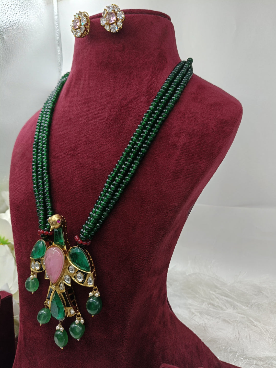 Akruti Kundan Necklace Set