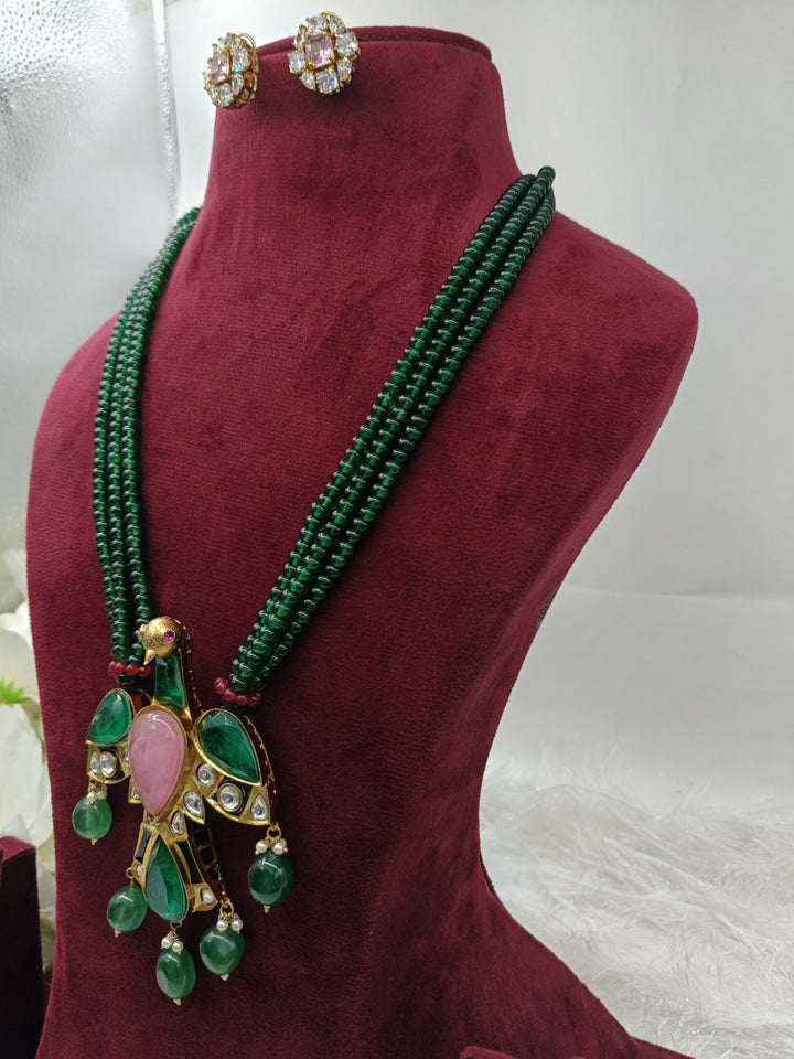 Akruti Kundan Necklace Set