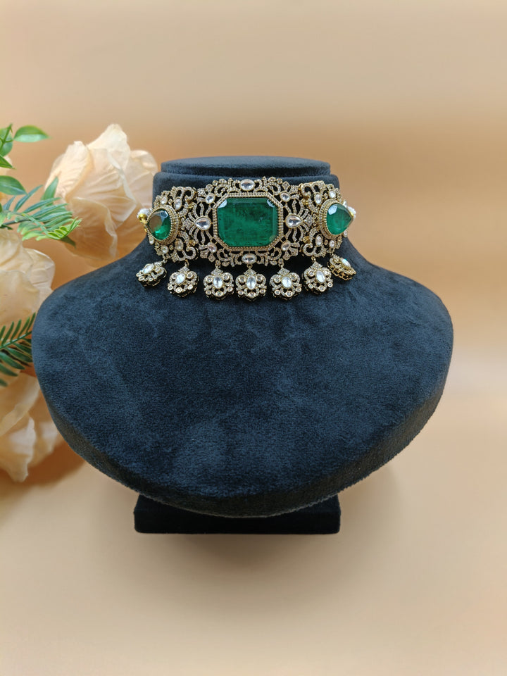 Dhanya Kundan Necklace Set