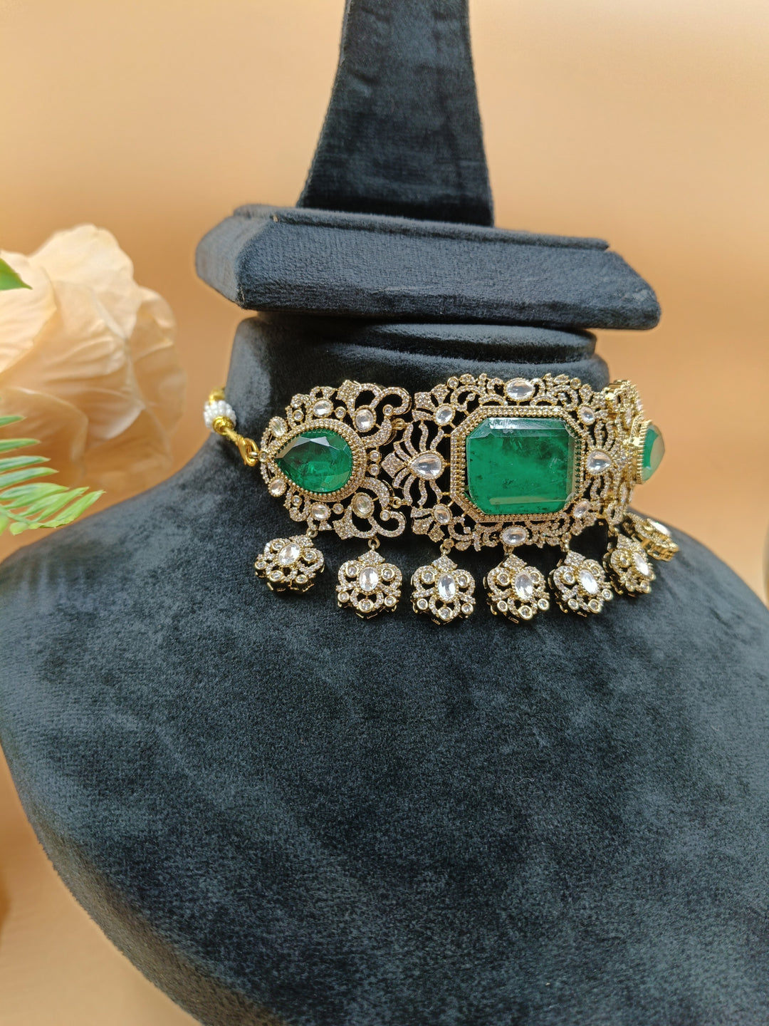 Dhanya Kundan Necklace Set
