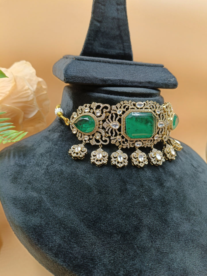 Dhanya Kundan Necklace Set