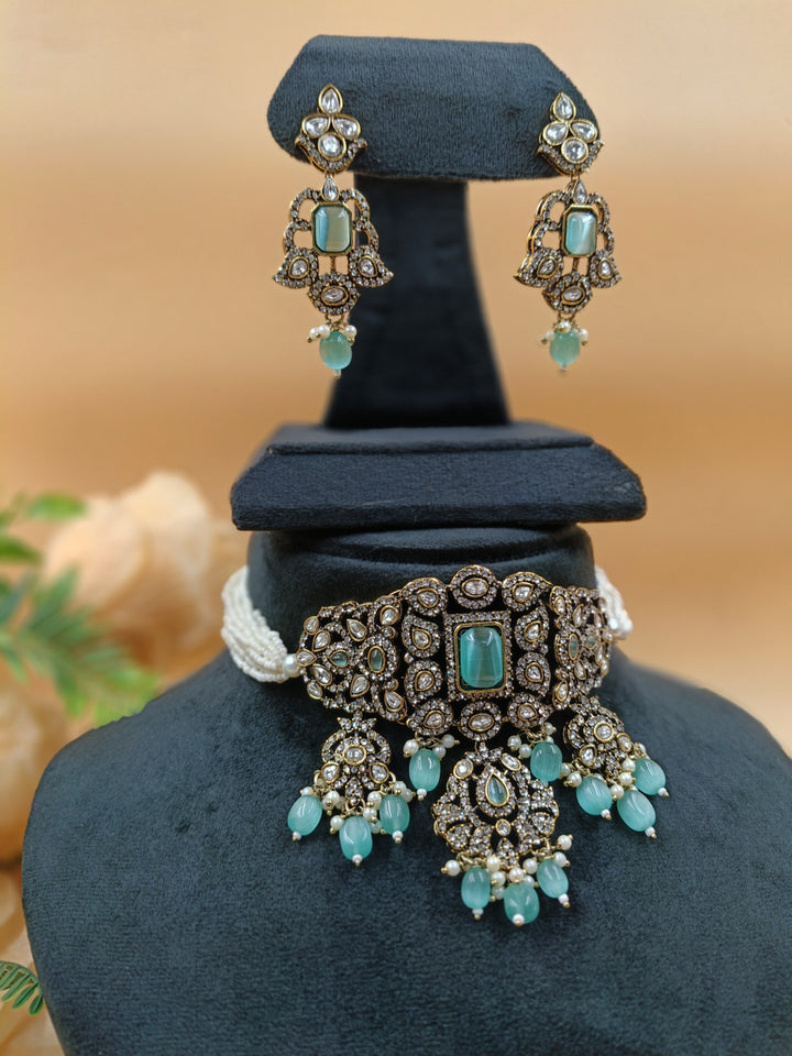 Meera Kundan Necklace Set