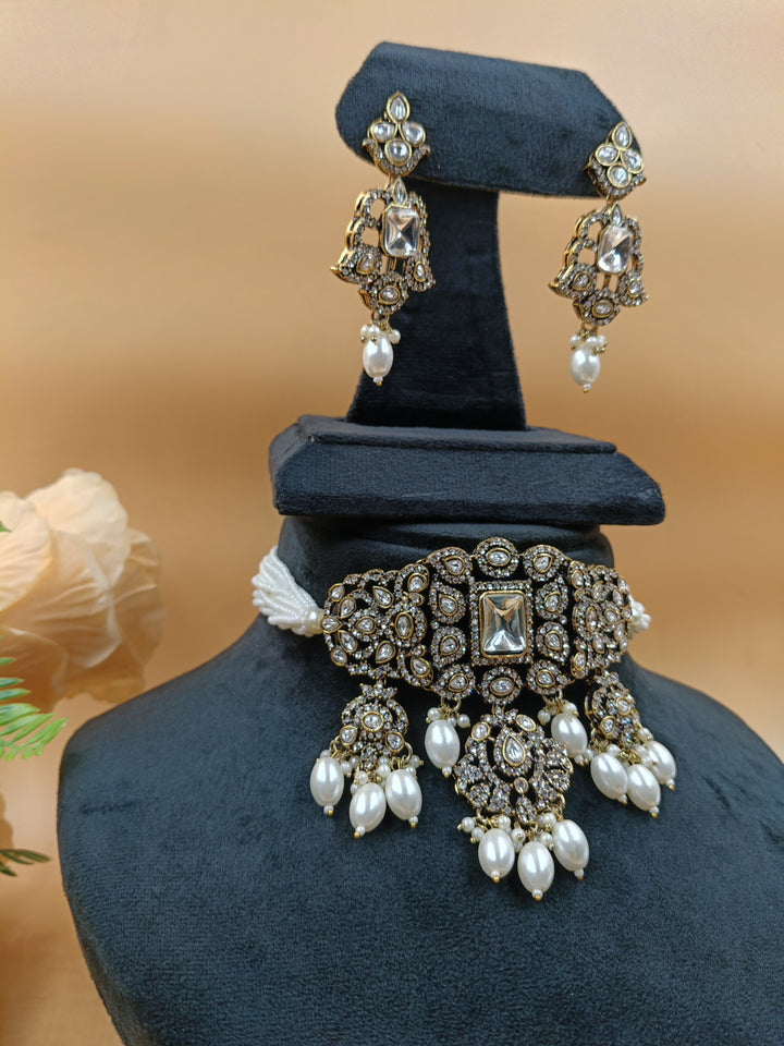 Meera Kundan Necklace Set