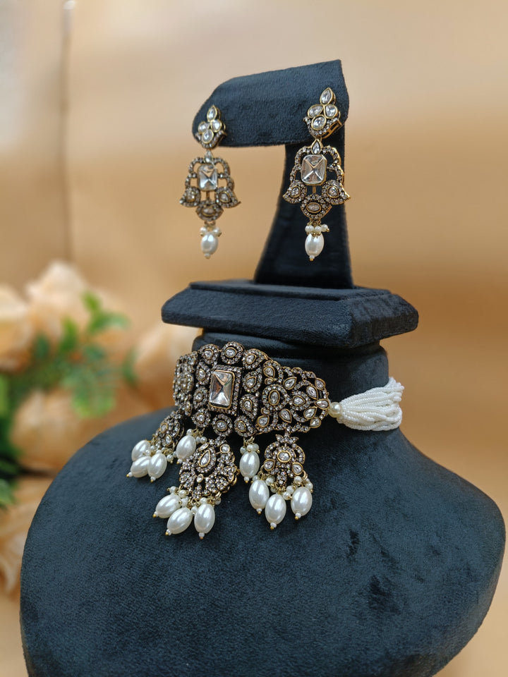 Meera Kundan Necklace Set