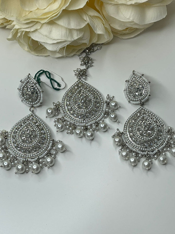 Izhaar Indian Maang Tikkat Set With Earrings For Girls And Womens.