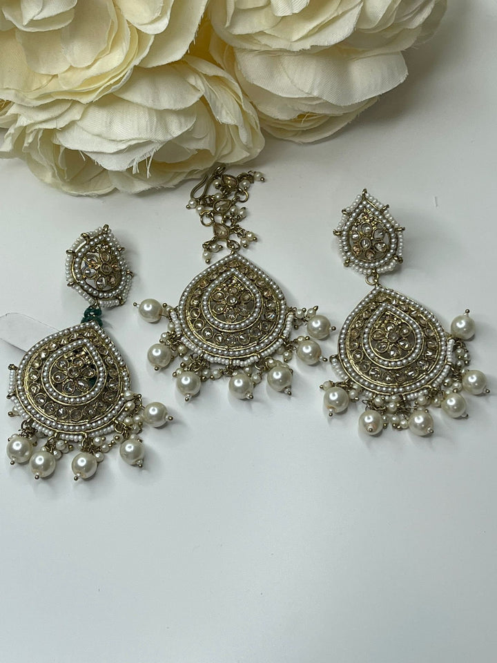 Izhaar Indian Maang Tikkat Set With Earrings For Girls And Womens.