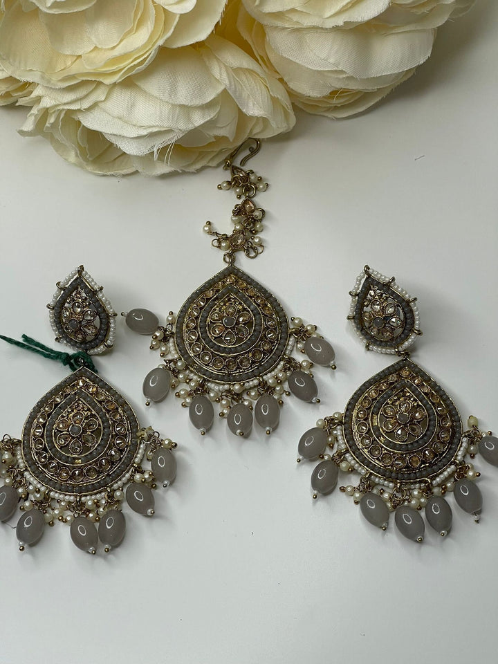 Izhaar Indian Maang Tikkat Set With Earrings For Girls And Womens.