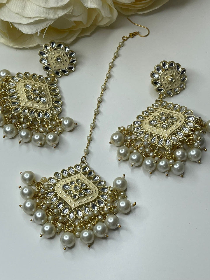 Izhaar Indian Maang Tikkat Set With Earrings For Girls And Womens.