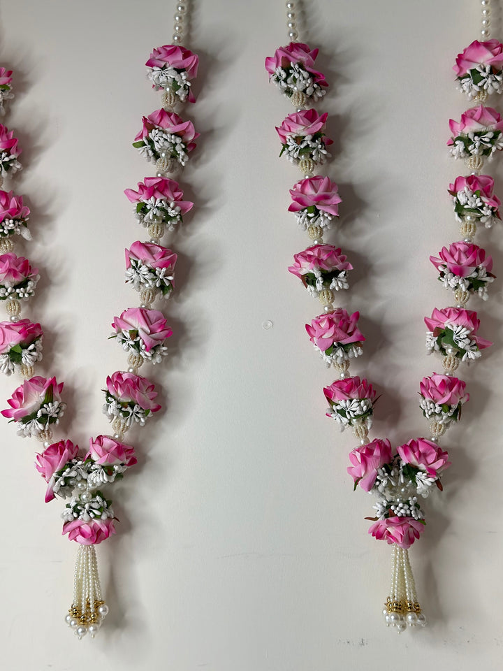 Blush Rose Elegance: A Graceful Garland of Timeless Beauty.