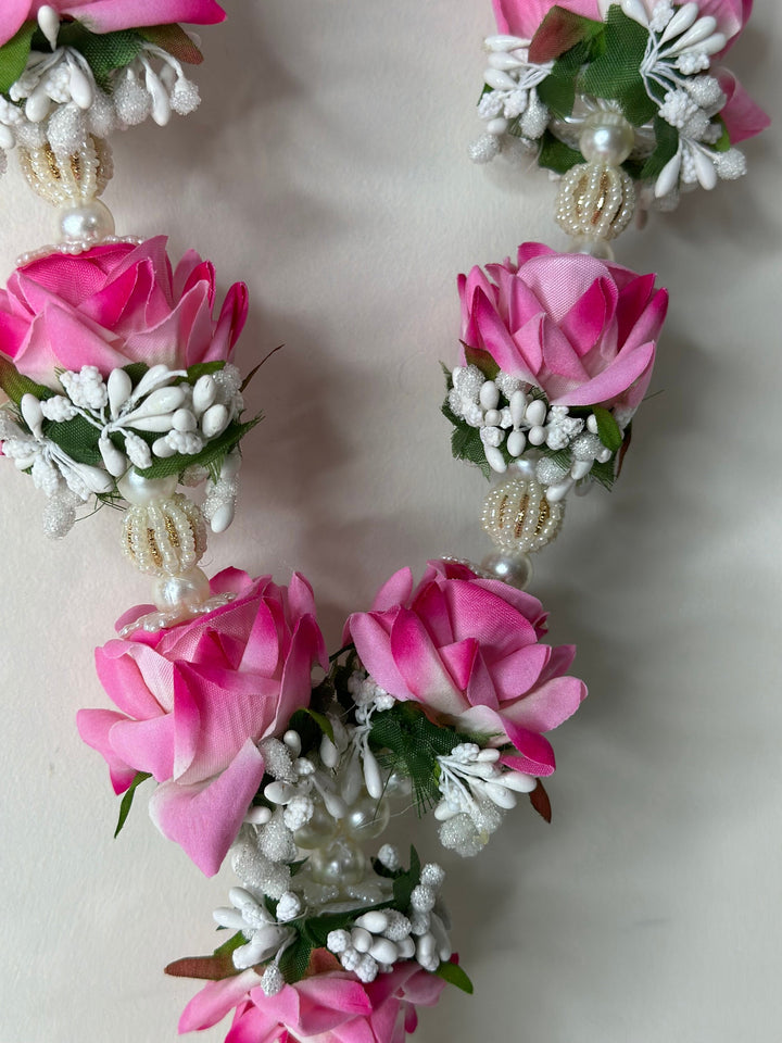 Blush Rose Elegance: A Graceful Garland of Timeless Beauty.