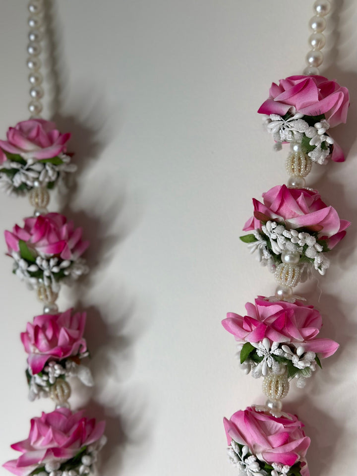Blush Rose Elegance: A Graceful Garland of Timeless Beauty.