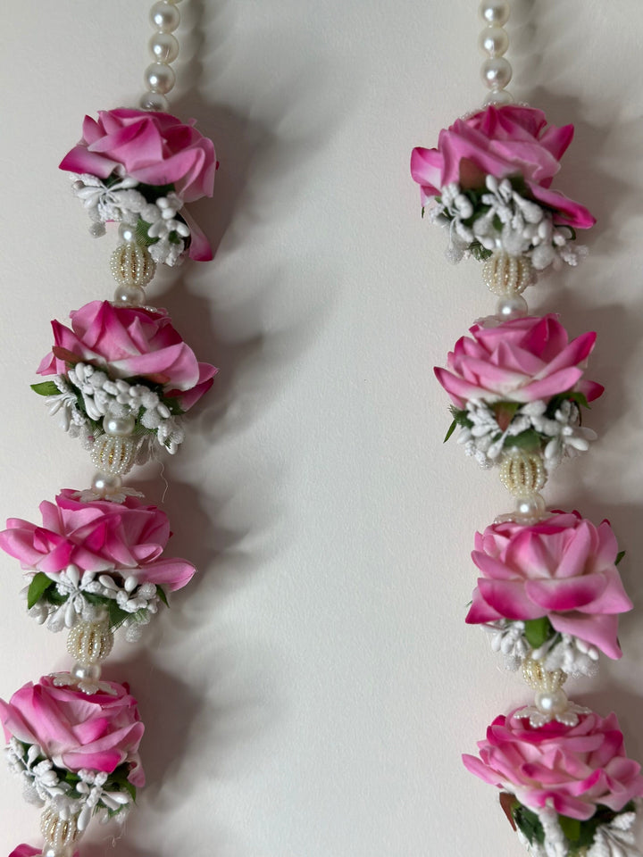 Blush Rose Elegance: A Graceful Garland of Timeless Beauty.