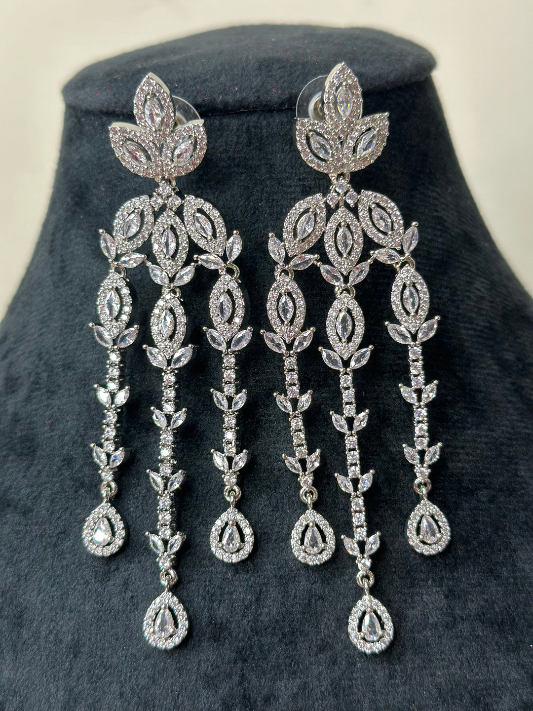 Fiza AD Trendy Earrings Set