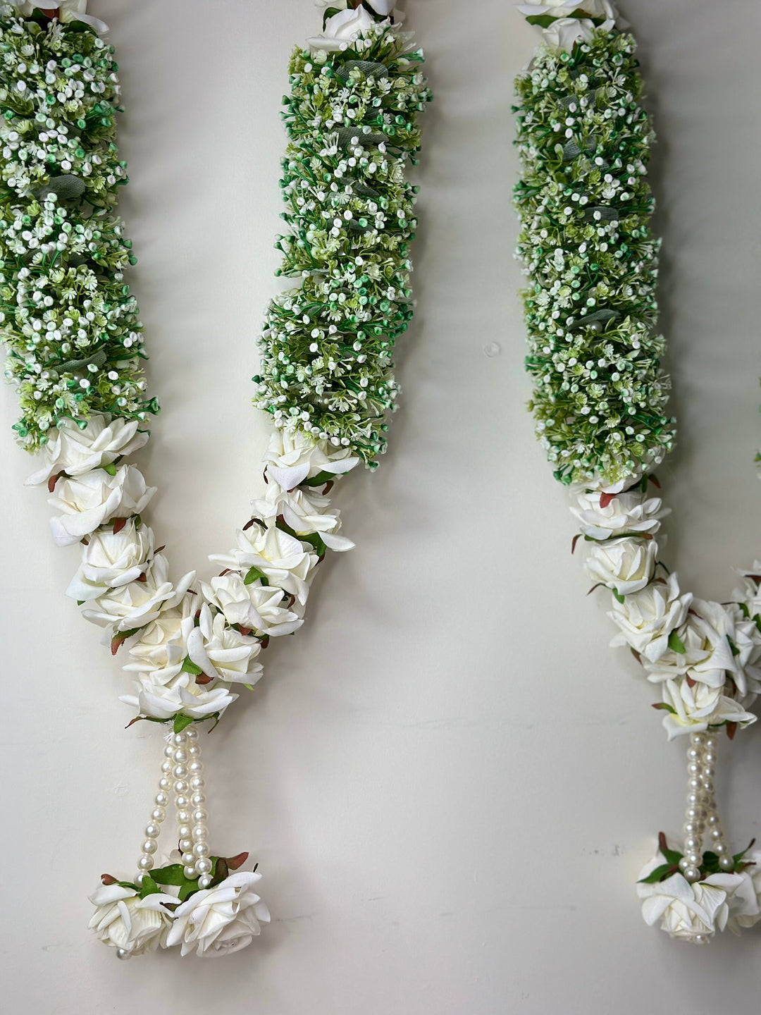 Floral Majesty: A Timeless Garland of Elegance and Purity.
