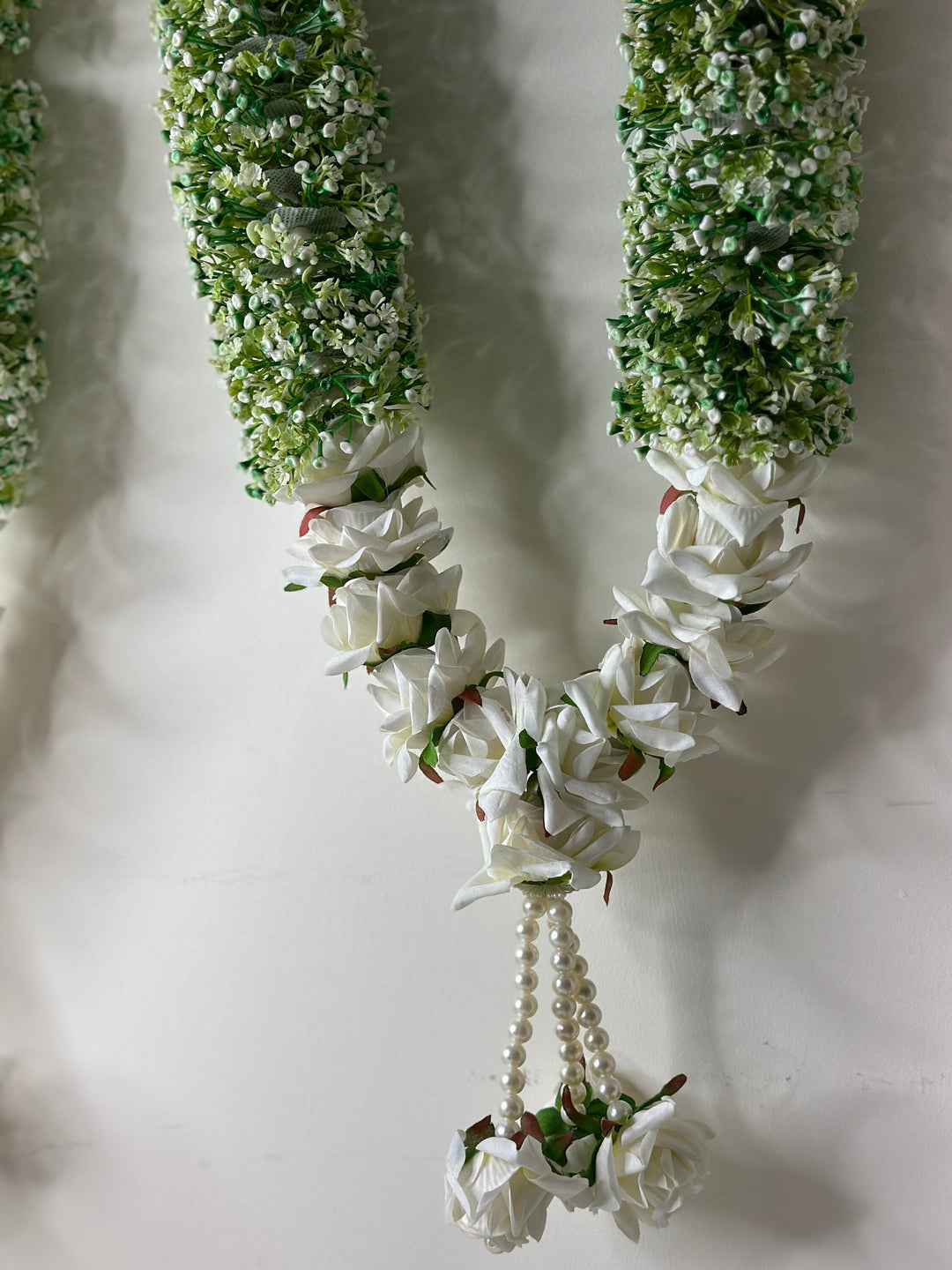 Floral Majesty: A Timeless Garland of Elegance and Purity.