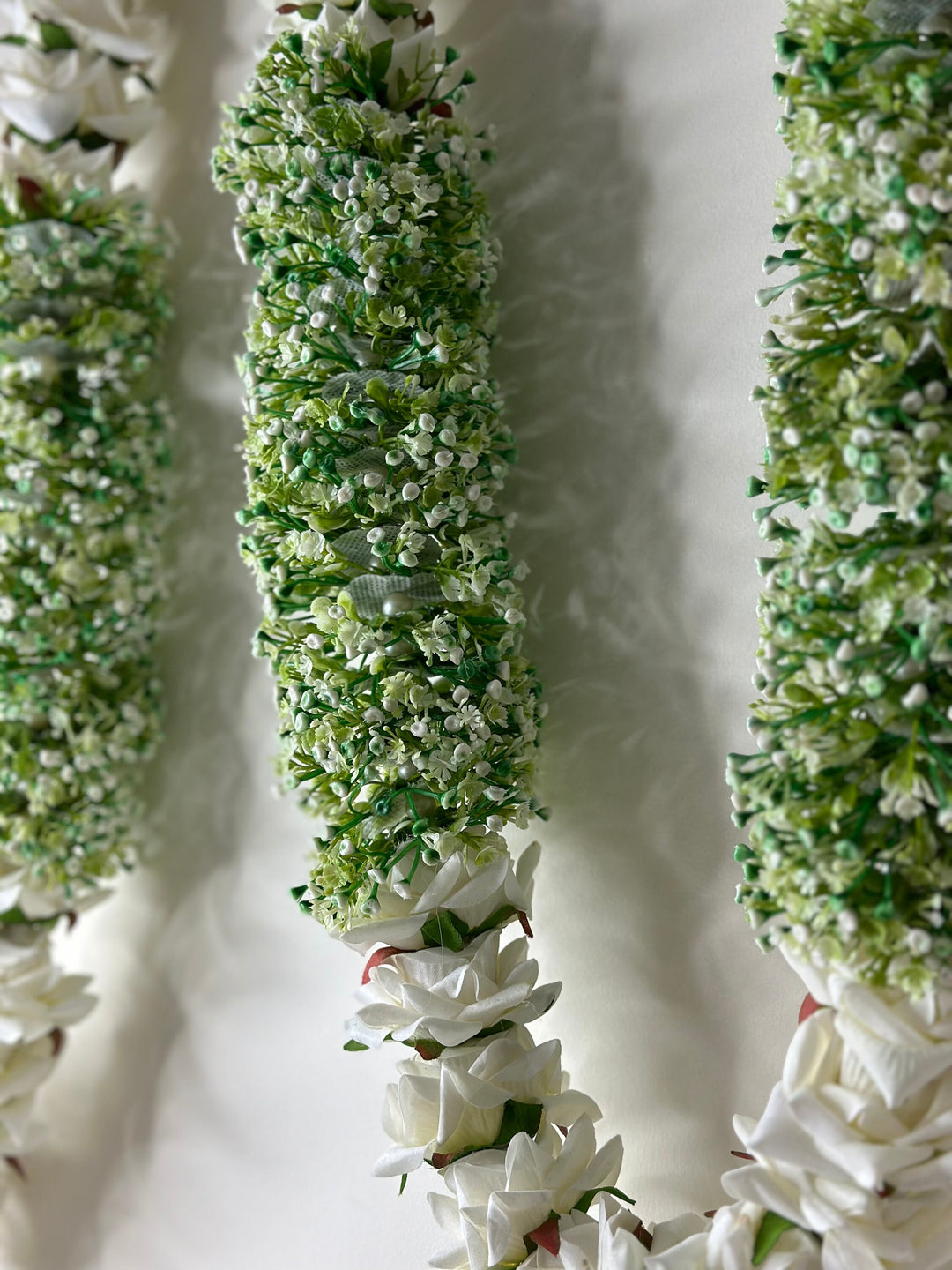 Floral Majesty: A Timeless Garland of Elegance and Purity.