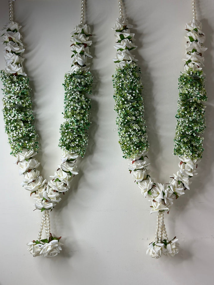 Floral Majesty: A Timeless Garland of Elegance and Purity.