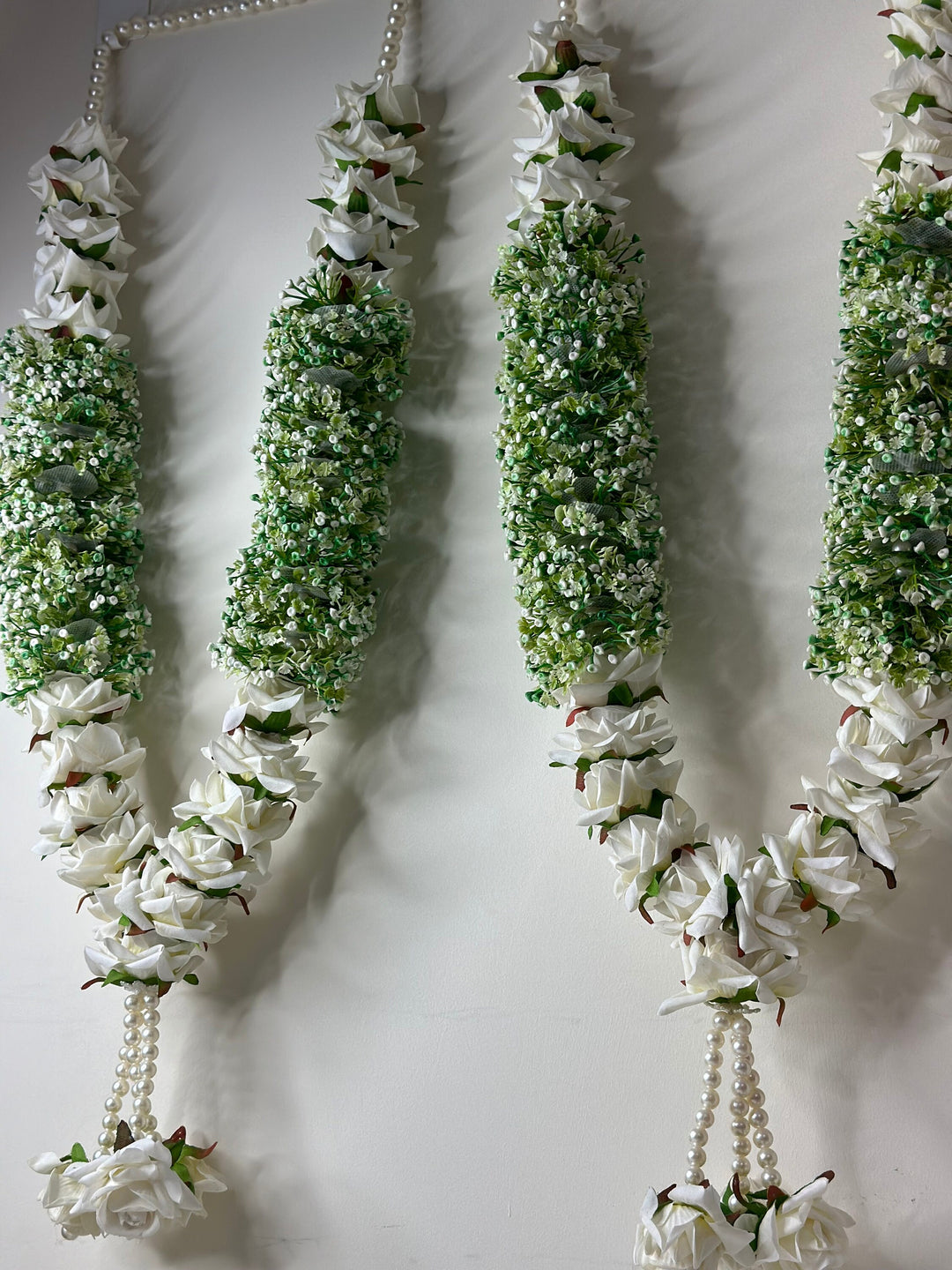 Floral Majesty: A Timeless Garland of Elegance and Purity.