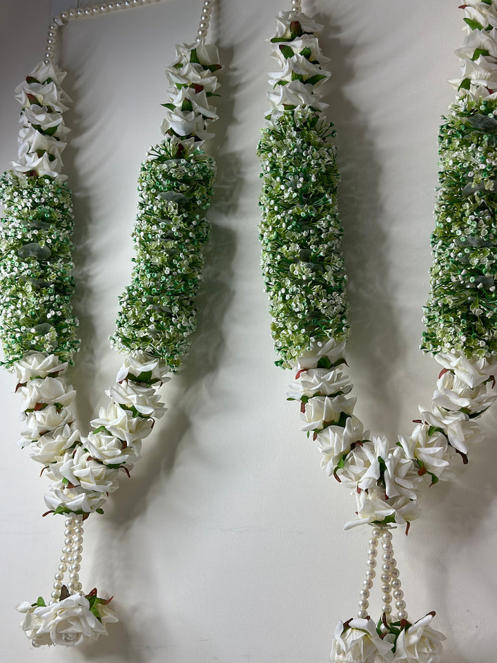 Floral Majesty: A Timeless Garland of Elegance and Purity.