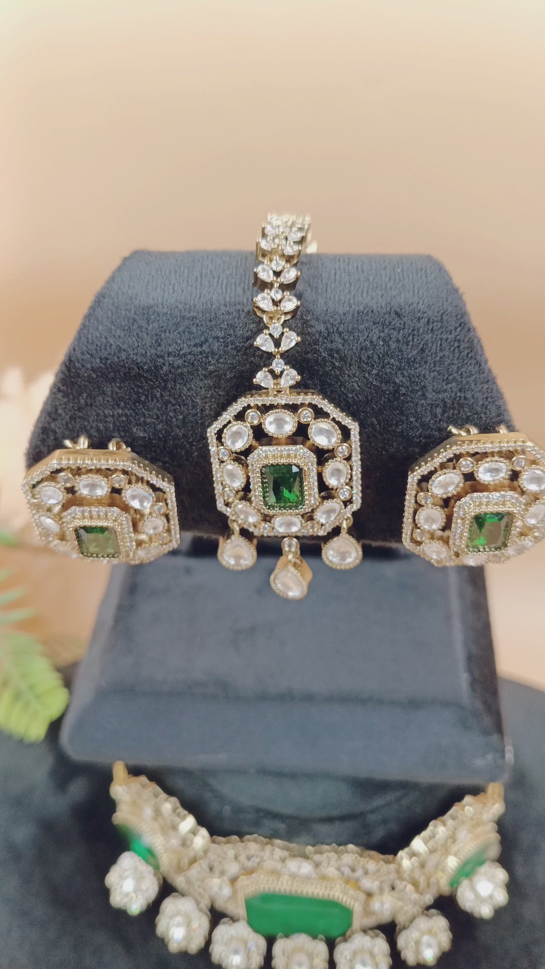 Dhanya Kundan Necklace Set