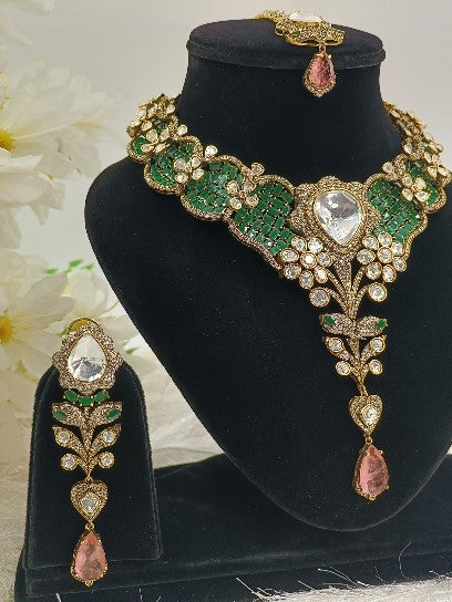 Advika Kundan Set