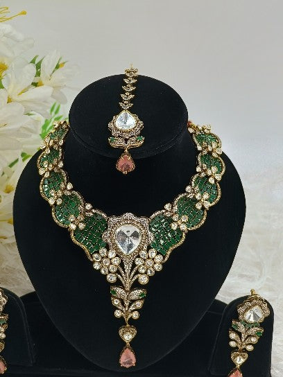 Advika Kundan Set