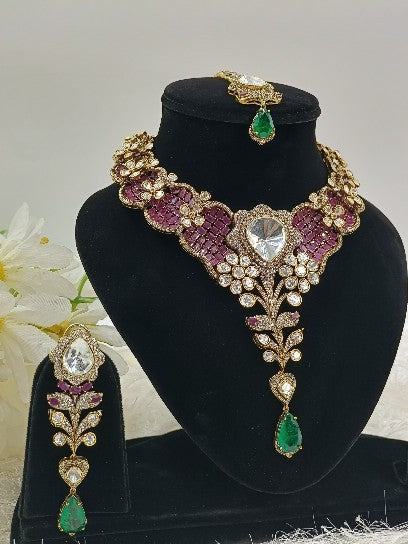 Advika Kundan Set