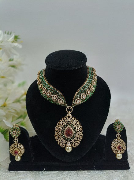 Shanaya Kundan Set