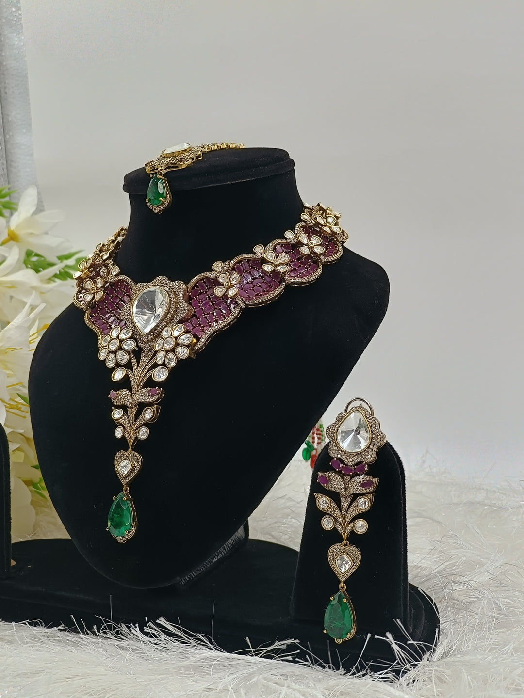 Advika Kundan Set