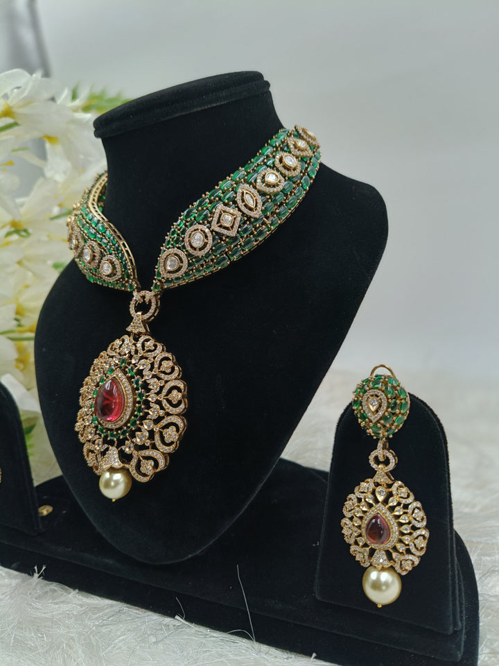 Shanaya Kundan Set