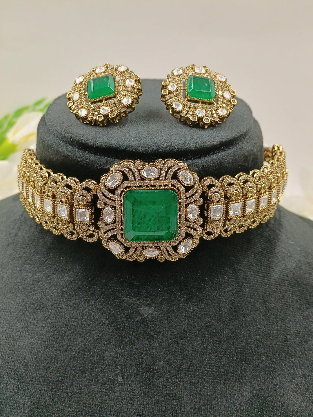 Kaveri Kundan Set