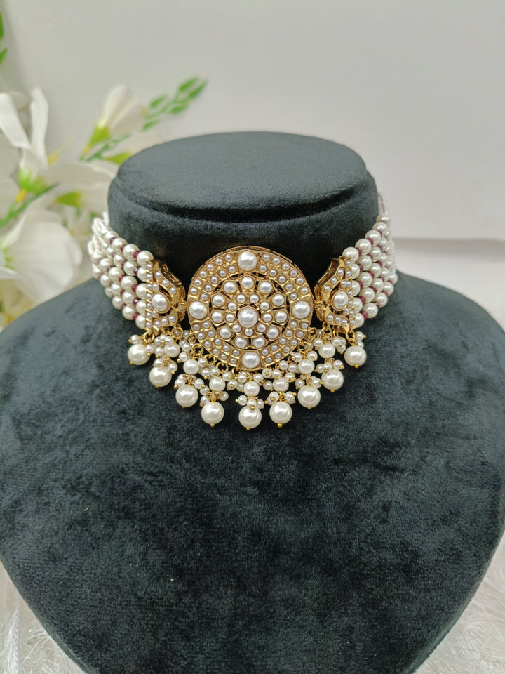 Janya Kundan Set