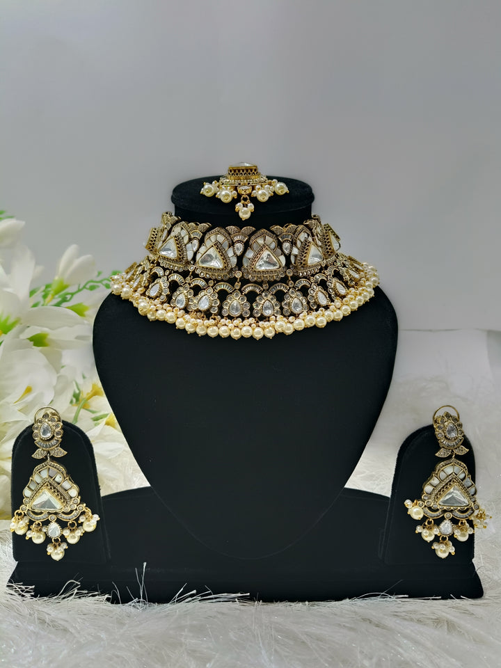 Upasana Kundan Set