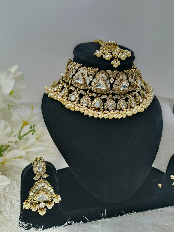 Upasana Kundan Set