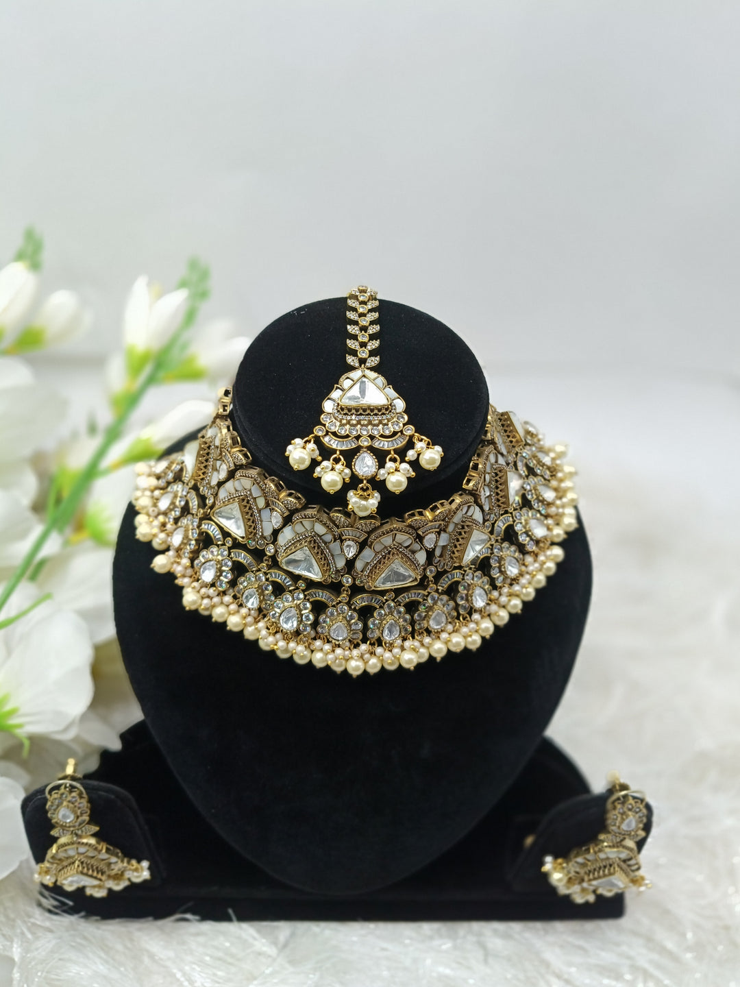 Upasana Kundan Set