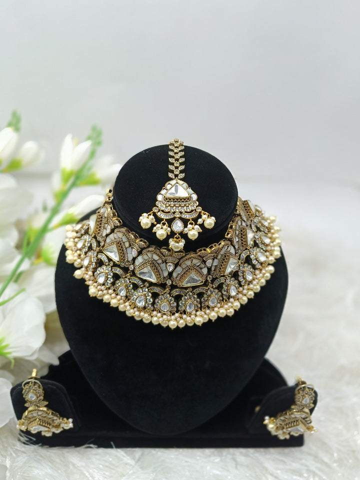 Upasana Kundan Set
