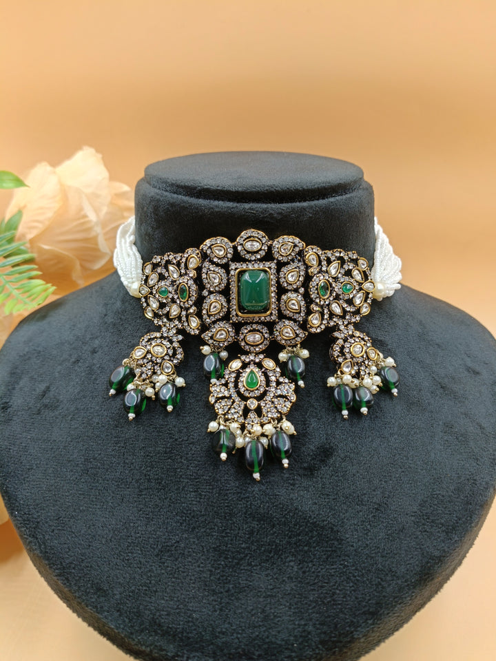 Meera Kundan Set