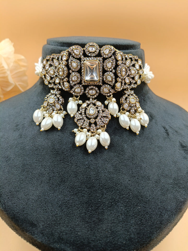 Meera Kundan Set