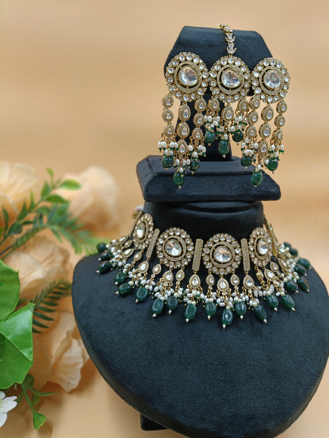 Sana Kundan Set