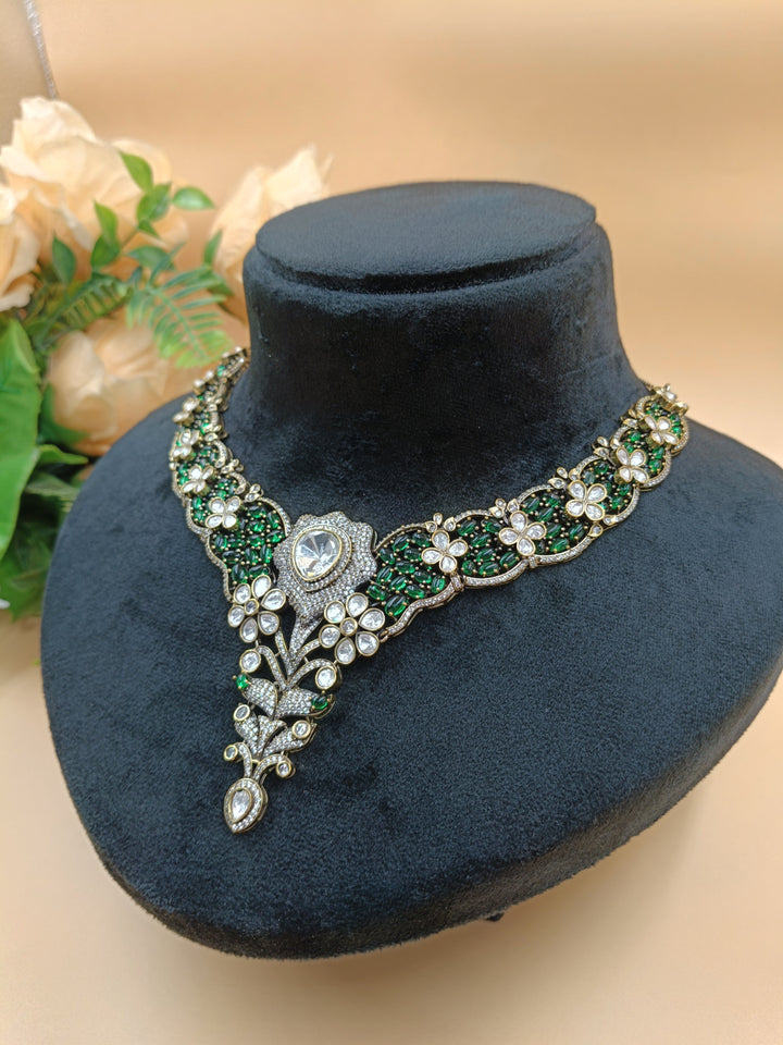 Dhruvika Kundan Set