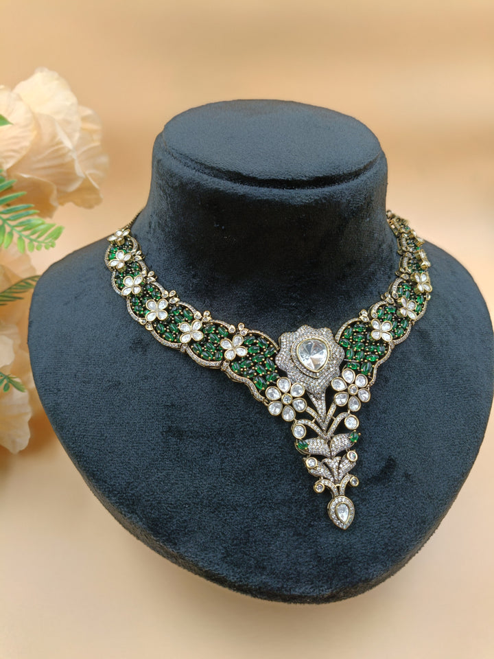 Dhruvika Kundan Set