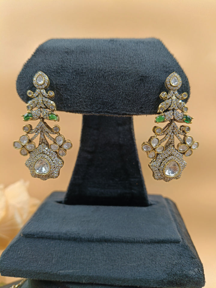 Dhruvika Kundan Set