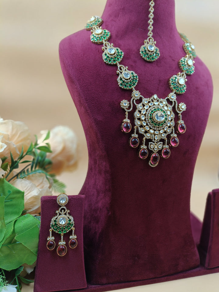 Radhya Kundan Set