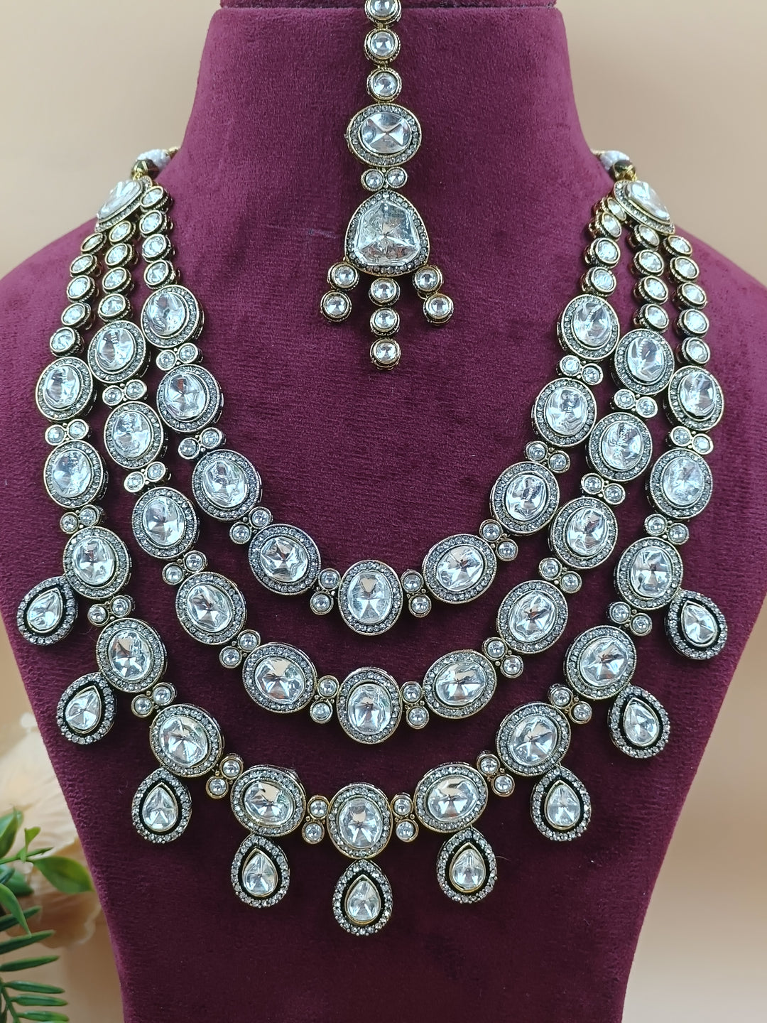 Layla Kundan Set