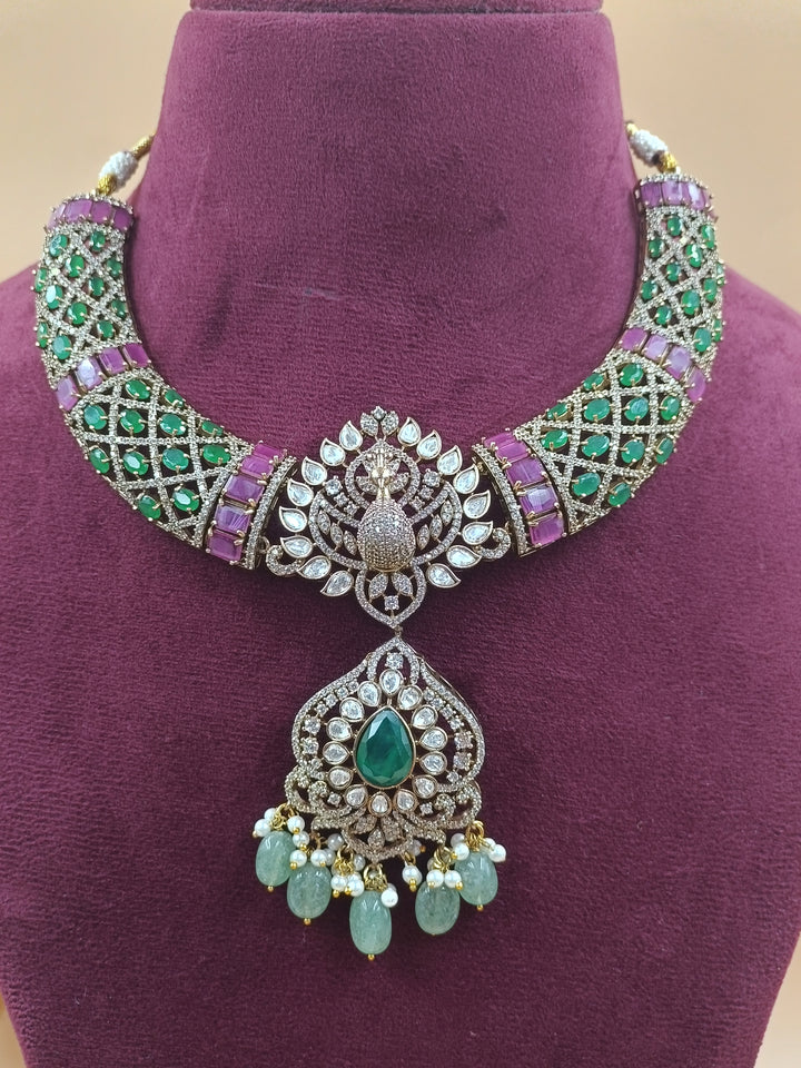 Saumya Kundan Set
