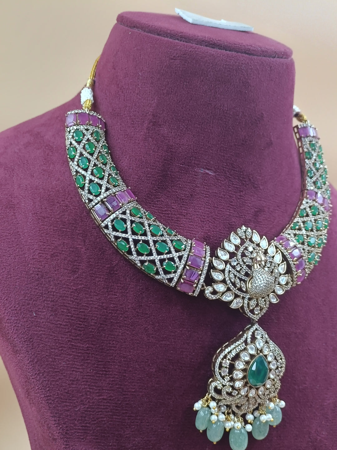 Saumya Kundan Set