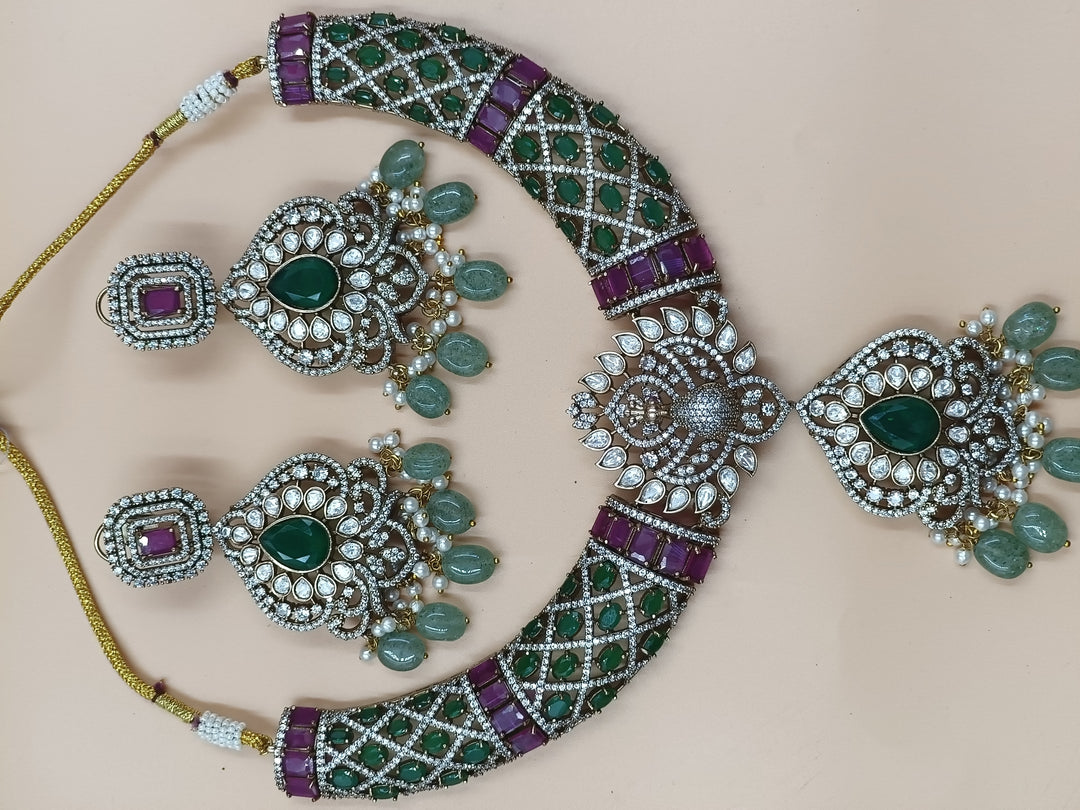Saumya Kundan Set